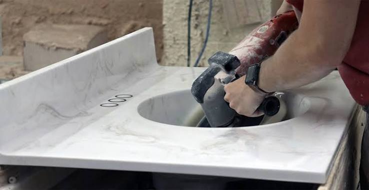 Countertop fabrication photo 1 - bridge saw cutting a stone slab